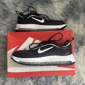 Nike Women’s Air Max AP Black Size 11